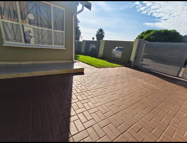 3 BEDROOM HOUSE FOR SALE IN GEELHOUTPARK